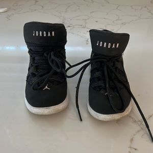 Boys like new size 9 Jordan's high top sneaker